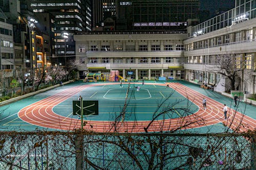 哪怕不算欧国联、阿拉冠级别的冠军！梅西的冠军数都多于决赛数！